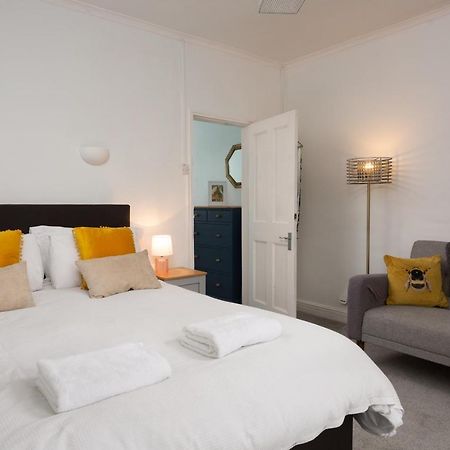 Lovely City Town House With Free Parking Sleeps 2 To 6 Guests 요크 외부 사진