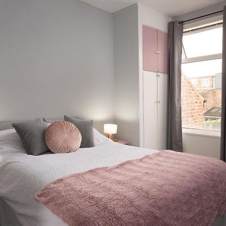 Lovely City Town House With Free Parking Sleeps 2 To 6 Guests 요크 외부 사진
