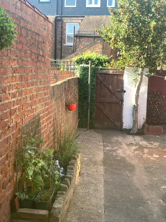 Lovely City Town House With Free Parking Sleeps 2 To 6 Guests 요크 외부 사진