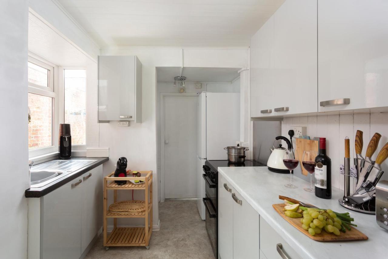 Lovely City Town House With Free Parking Sleeps 2 To 6 Guests 요크 외부 사진