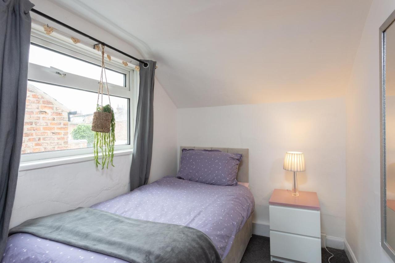 Lovely City Town House With Free Parking Sleeps 2 To 6 Guests 요크 외부 사진