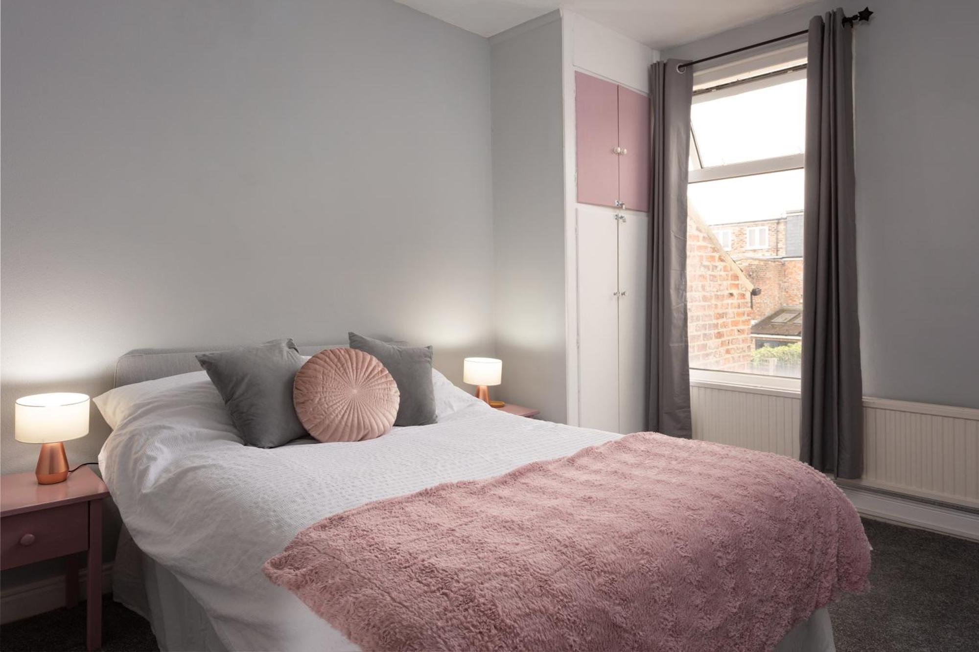 Lovely City Town House With Free Parking Sleeps 2 To 6 Guests 요크 외부 사진